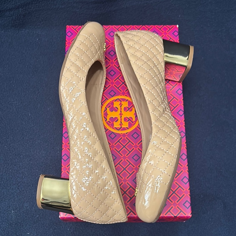 Tory Burch Cream Quilted Women's Shoes - Picture 3 of 8
